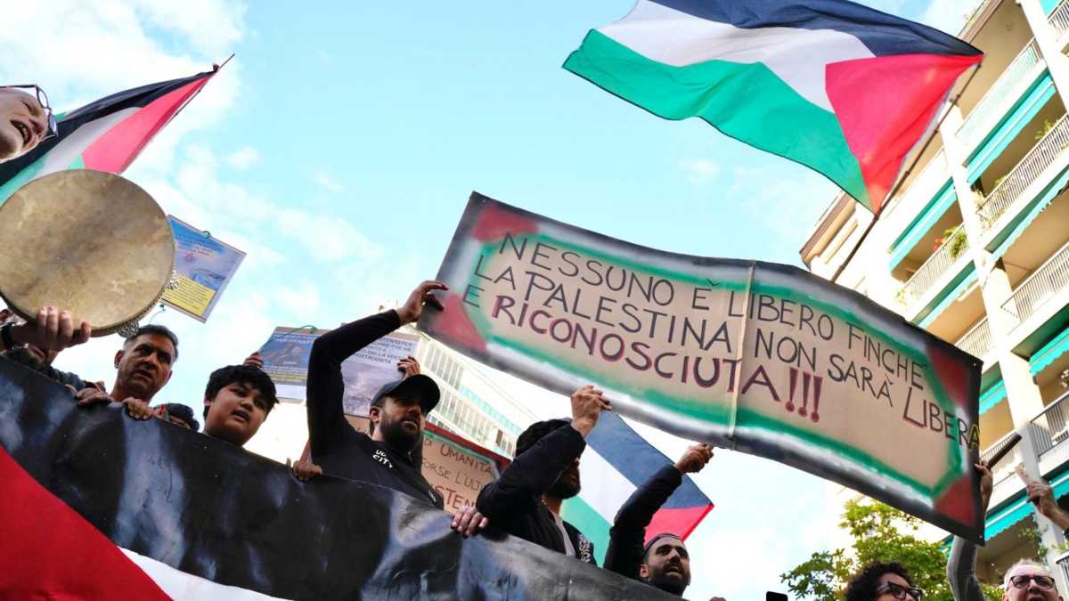 Immagine di Spaesati dalla tregua. Ok la pace, ma dal Parlamento al calcio (fino al cinema) Israele resta il nemico: “Criminali”