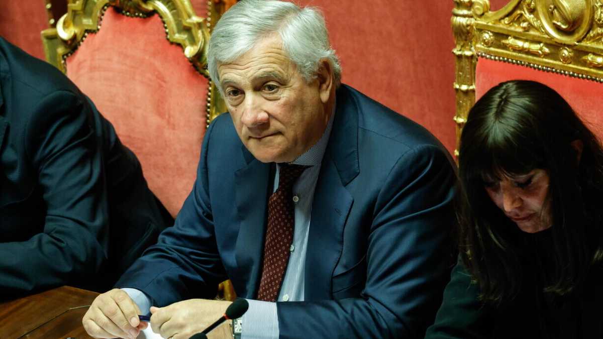 Immagine di La maggioranza divisa sulle banche. Tajani: "Non ci sarà la tassa da Urss sugli extraprofitti"