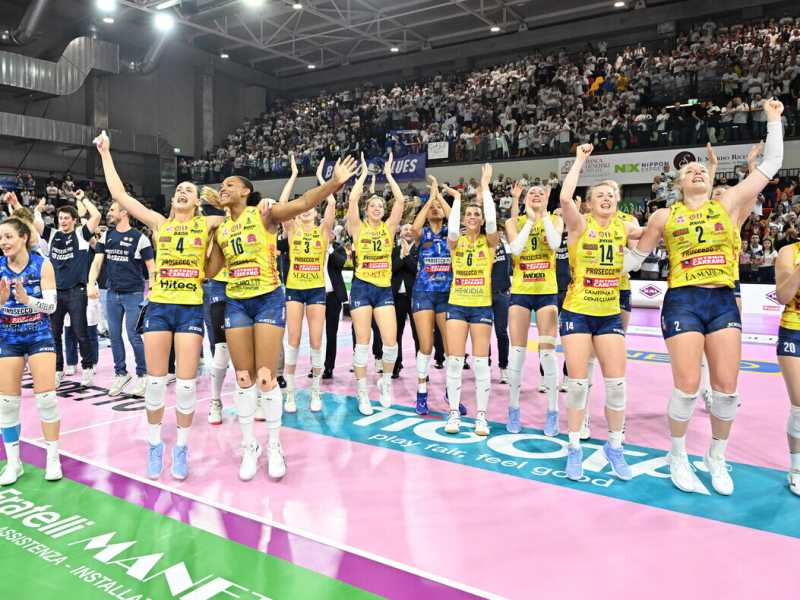 L'Imoco Conegliano festeggia la vittoria dell'ultimo scudetto (foto Ansa)