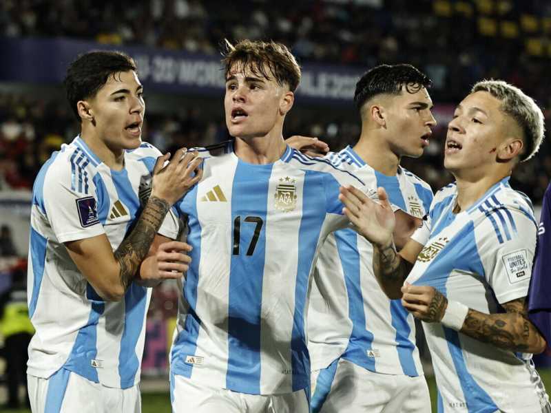 Mateo Silvetti esulta dopo il gol che ha permesso alla Nazionale argentina U20 di qualificarsi per la finale dei Mondiali di categoria (foto Epa, via Ansa)<br />