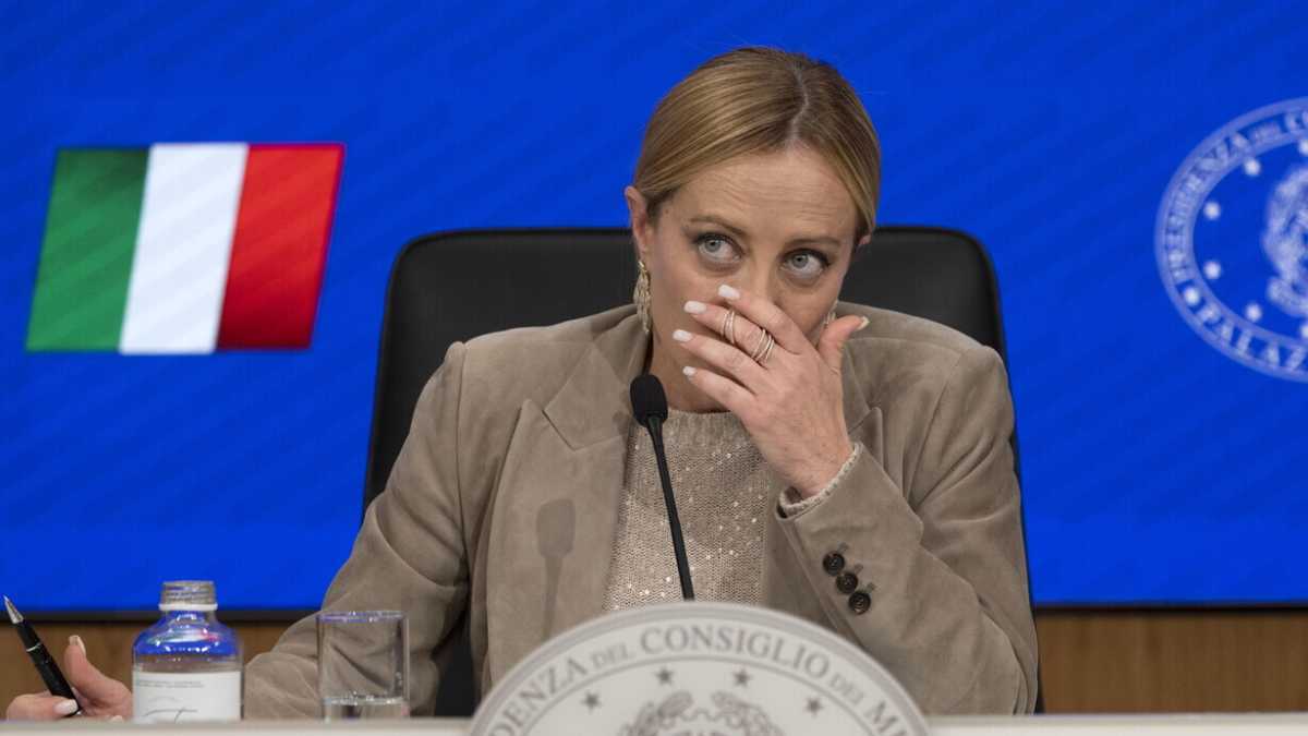 Immagine di Meloni d'Intesa, la promessa all'ad Carlo Messina: "Nessun furore". Solo 1 miliardo per la Difesa. La sofferenza di Crosetto