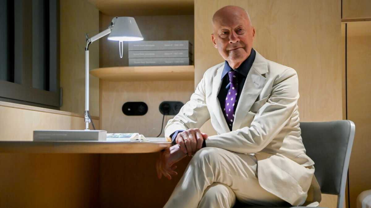 Immagine di E se la magnifica longevità arguta di Lord Foster fossero le sue deliziose “Lapo shoes”?