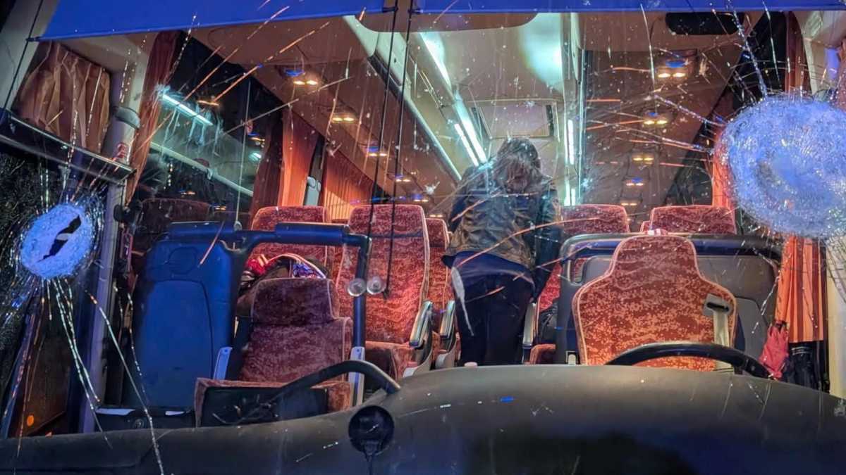 Immagine di Nell'aggressione al pullman del Pistoia basket lo sport e il tifo non c'entrano: c'entra la follia del branco