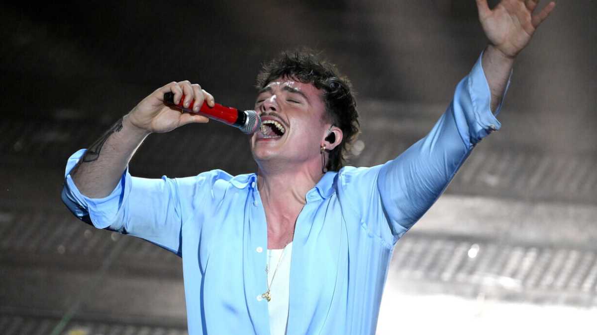 Immagine di Chiuso il tour invernale di Olly. Possiamo dirlo: è il più "vaschiano" di tutti