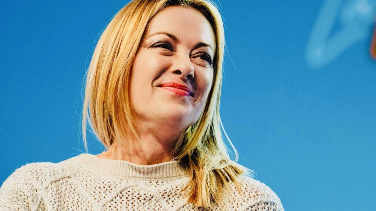 Immagine di Meloni come Craxi: il suo è il terzo governo più longevo, sotto solo a Berlusconi