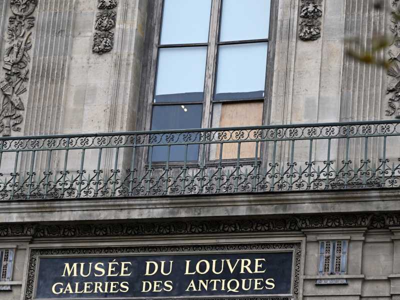 Il colpo al Louvre è riuscito perché i tesori francesi non sono ben protetti