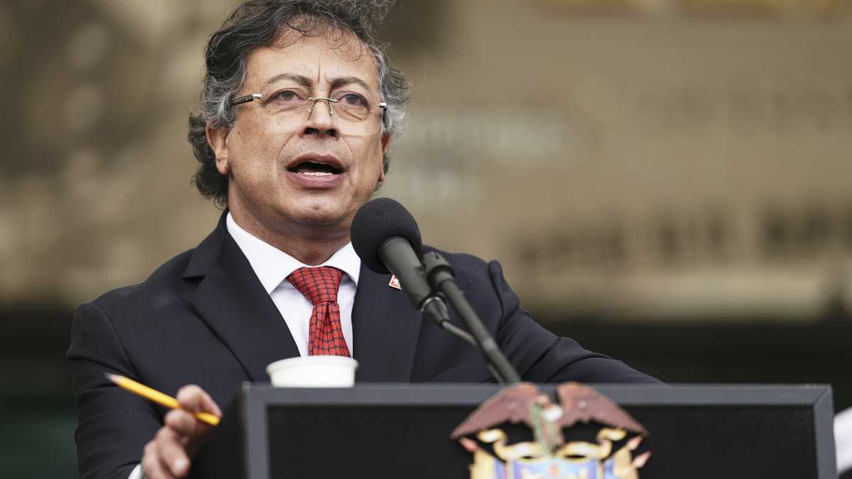 Immagine di Trump accusa Petro di essere “un narco-presidente”. Crisi in Colombia