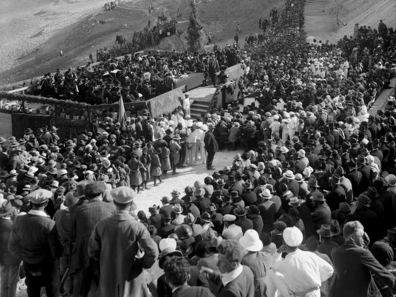 L'inaugurazione dell'Università nel 1925 (WikiCommons)