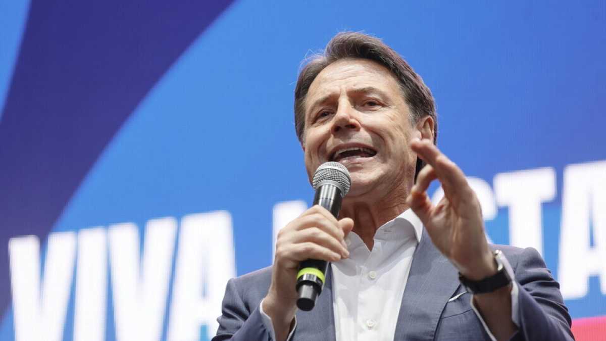 Immagine di La piazza per Ranucci diventa la scena del nuovo Conte, leader del centrosinistra. Mistero Schlein