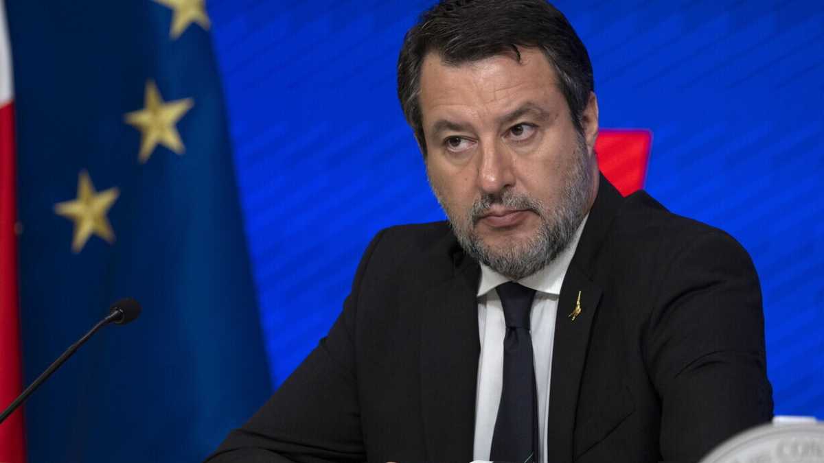 Immagine di Salvini, il tassatore dei banchieri