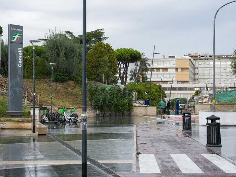 Nuovo ingresso al gemelli. ora togliere la ciclabile
