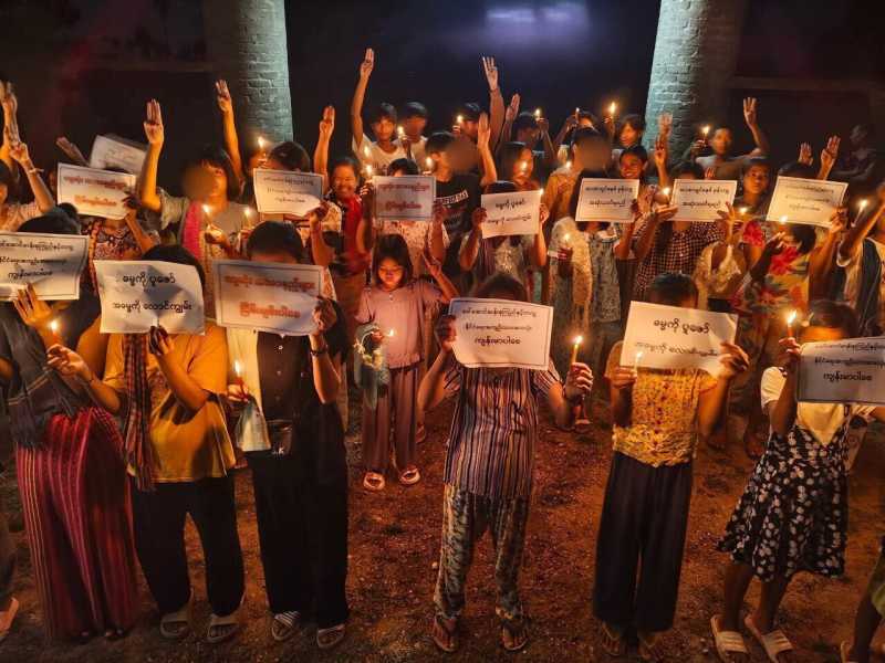 Ora la giunta militare in Myanmar per bombardare i civili è passata ai parapendii