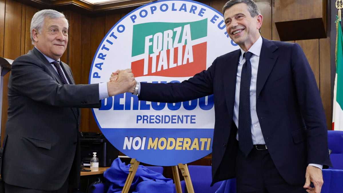 Immagine di Lupi vs Tajani: "Ha condiviso ogni provvedimento" della manovra. E il vicepremier risponde: "Pinocchio"