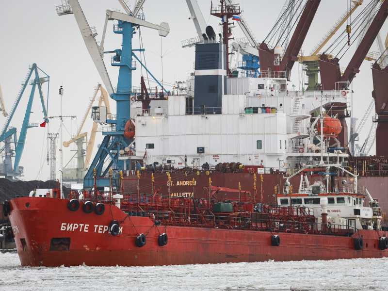 Quanto pesa per Mosca lo stop di India e Cina all'import di petrolio