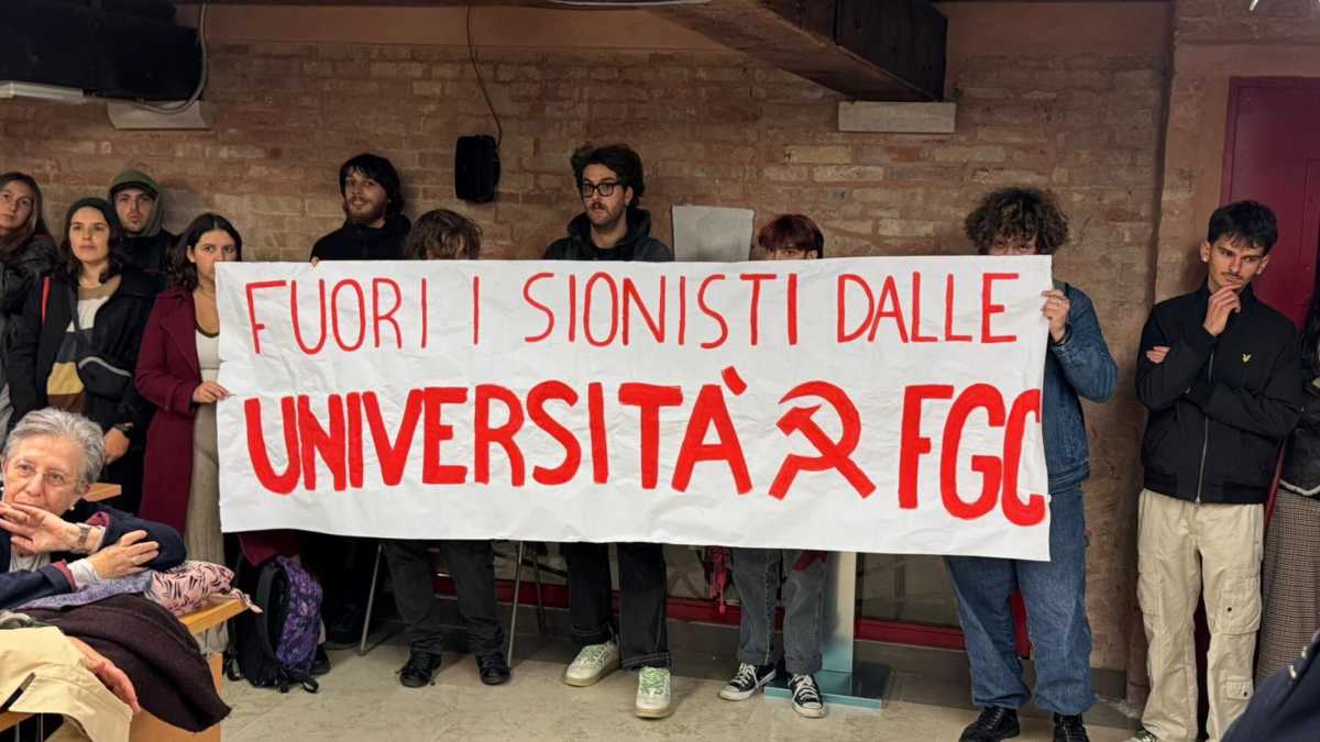 Immagine di L'articolo sul Foglio letto dai pro Pal che hanno contestato Fiano a Venezia