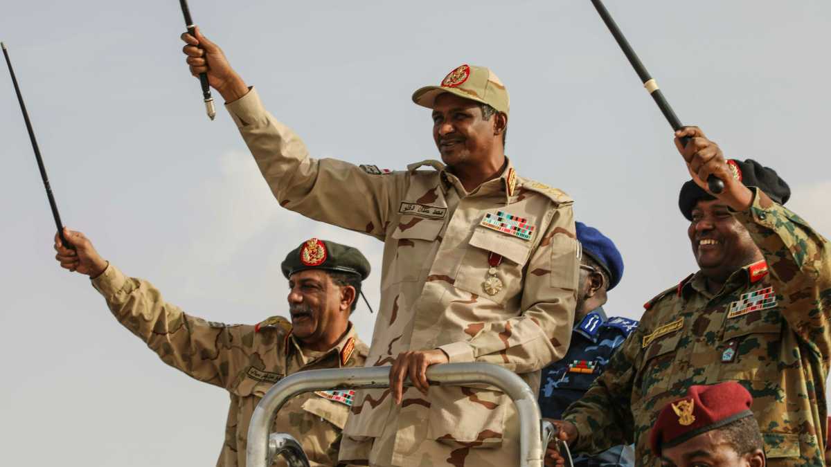 Immagine di I soldi dell’Ue e dell’Italia per fermare i migranti in Sudan finiti a chi oggi massacra i civili