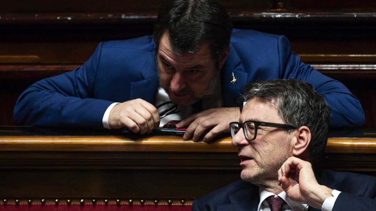 Immagine di La Corte dei conti boccia il Ponte, l'ira di Meloni. Salvini: "Andiamo avanti" e rilancia sulla manovra