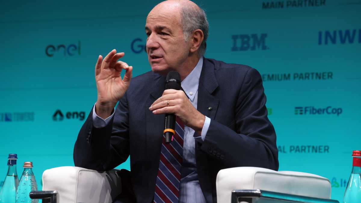 Immagine di Il bilancio di Passera: "Bene il 'rigore' di Meloni. Inevitabile la tassa sulle banche. Ma serve di più”