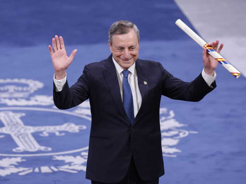 Draghi, vita da Mario. Va al cinema a vedere il film di Verdone (e la trama sembra la storia dell'ex premier)