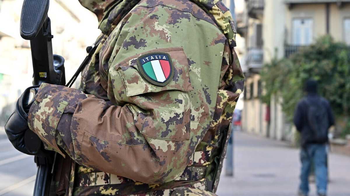Immagine di Crosetto propone di sospendere Strade Sicure. Come funziona l'operazione dell'esercito nelle città italiane