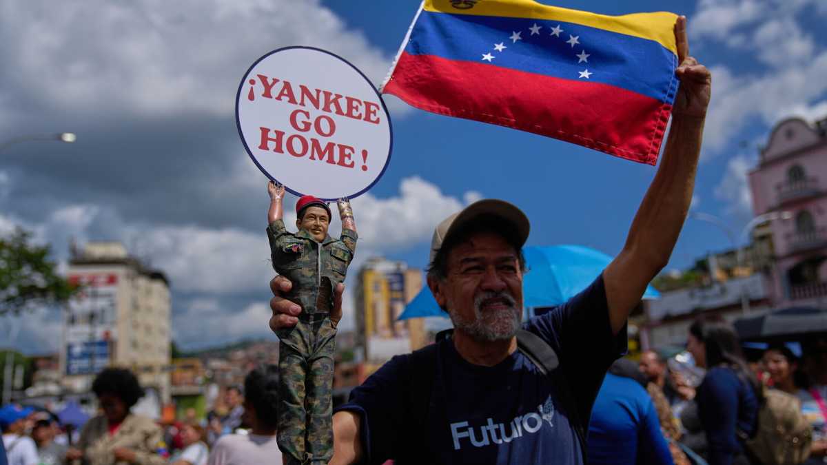 Immagine di Maduro stringe la morsa mentre Trump valuta le opzioni di guerra