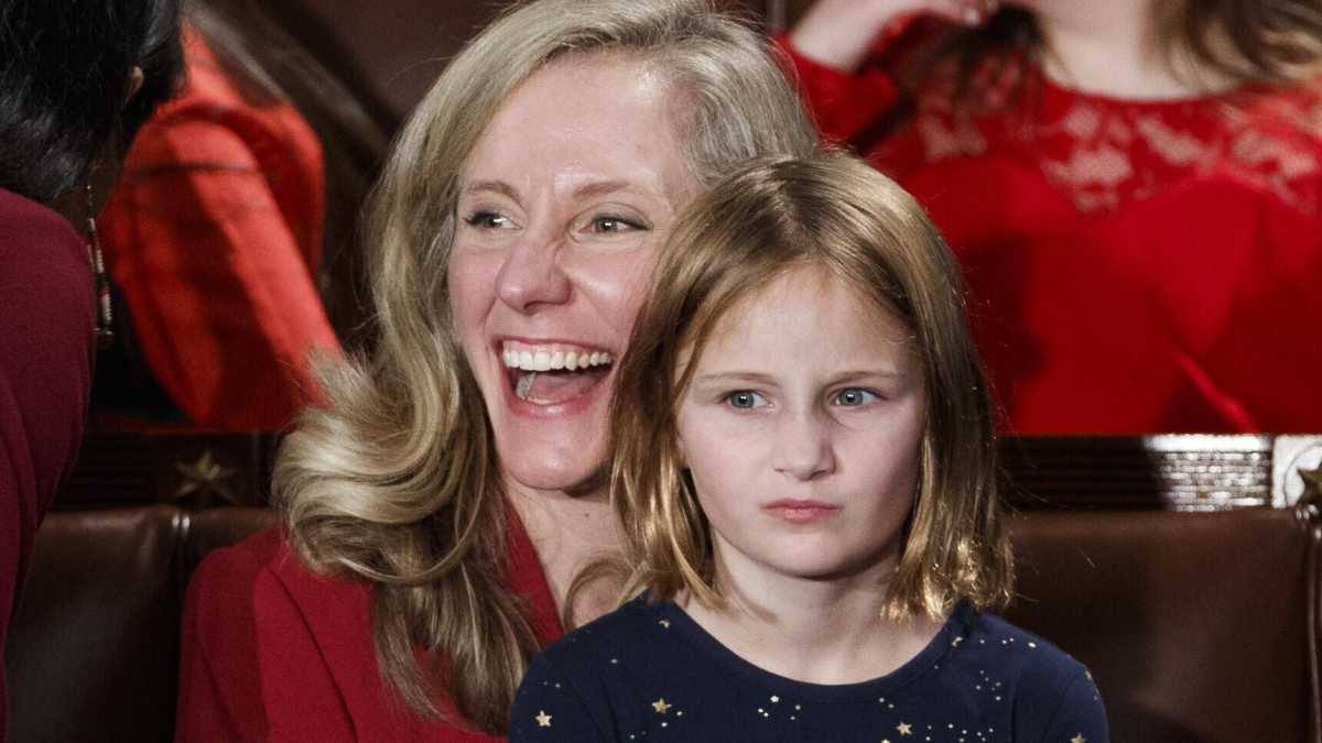 Immagine di Chi è Abigail Spanberger, l’ex agente della Cia che ha conquistato la Virginia