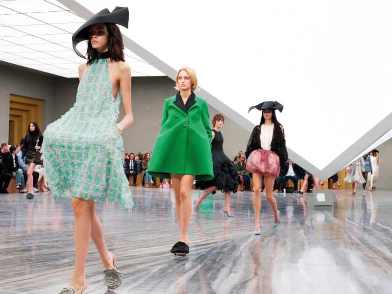 L'ultima uscita della sfilata Dior estate 2026, nell'interpretazione di Jonathan W Anderson (photo courtesy Dior) <br />
