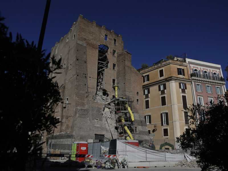 La Torre dei Conti a rischio parziale demolizione