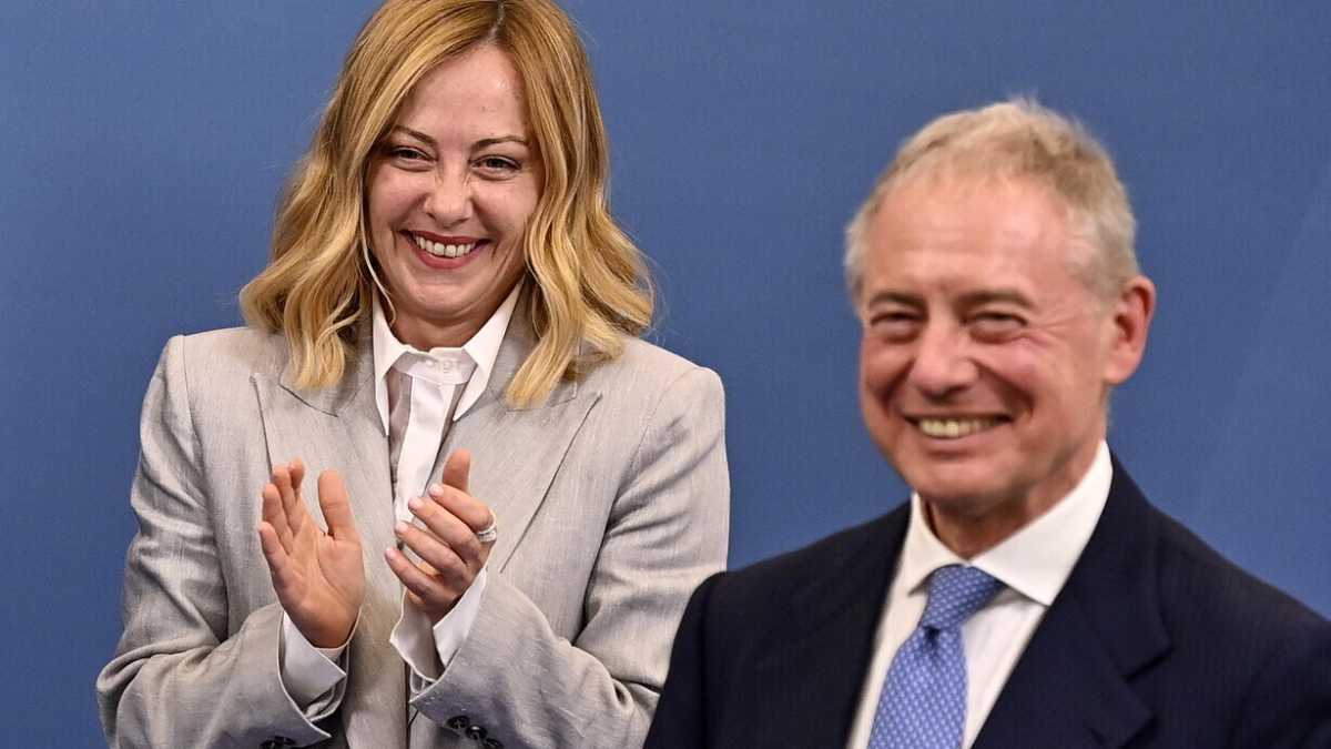 Immagine di Meloni ha aggirato il Mimit per chiudere in anticipo Transizione 5.0, all’insaputa di Urso. Comicità e dati