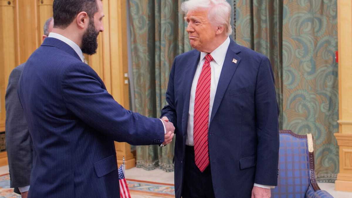 Immagine di Sharaa vede Trump. Da terrorista a primo presidente siriano alla Casa Bianca. “Voglio liberarmi del passato”