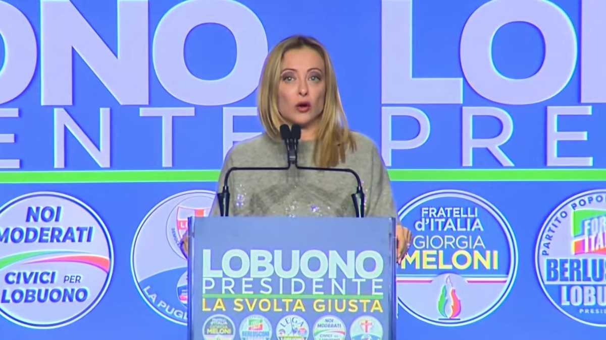 Immagine di Il centrodestra a Bari per Lobuono. Meloni: "Manovra per ricchi? Ci vuole coraggio a dirlo"