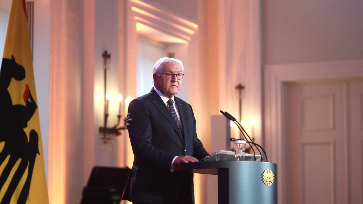 Immagine di “Mai più!” non è solo memoria, ma un impegno quotidiano. Il discorso di Steinmeier per il 9 novembre