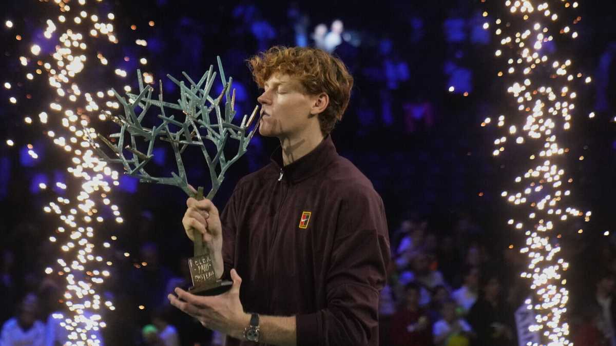 Immagine di Tutti i Sinner del mondo. Non commuove più la squadra, ma l’individuo che si batte eroicamente