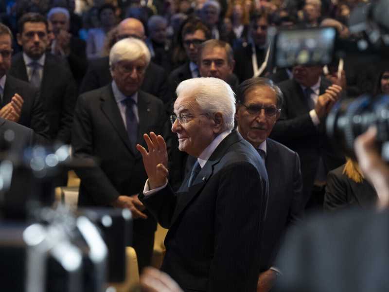 Cerchi invano un vero pacifista, finché non arrivi al Quirinale
