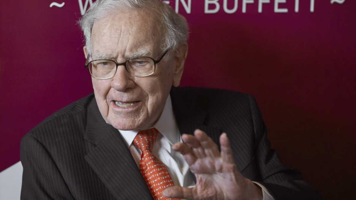 Immagine di Buffet e Trump, i due volti opposti dell'America