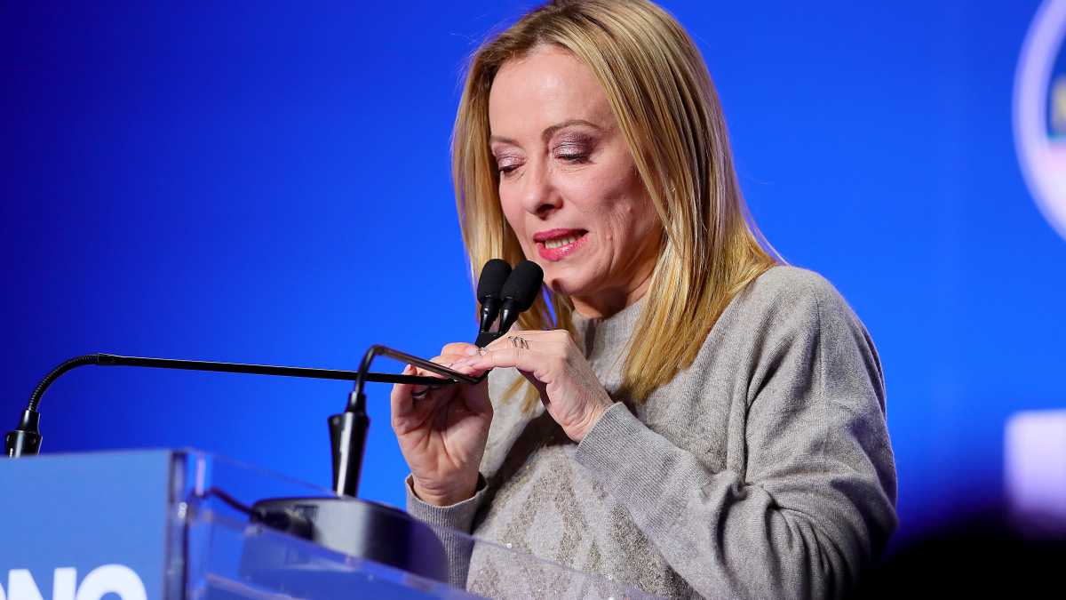Immagine di Meloni contro gli smemorati della Privacy. "Il Garante nominato da Pd-M5s". Il duello è con Manfredi. Il nodo gas