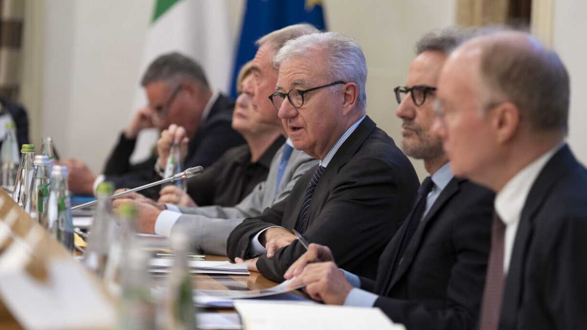 Immagine di Sull'ex Ilva i sindacati accusano il governo: "L'unico piano è la chiusura". Altri 6.000 in cassa integrazione