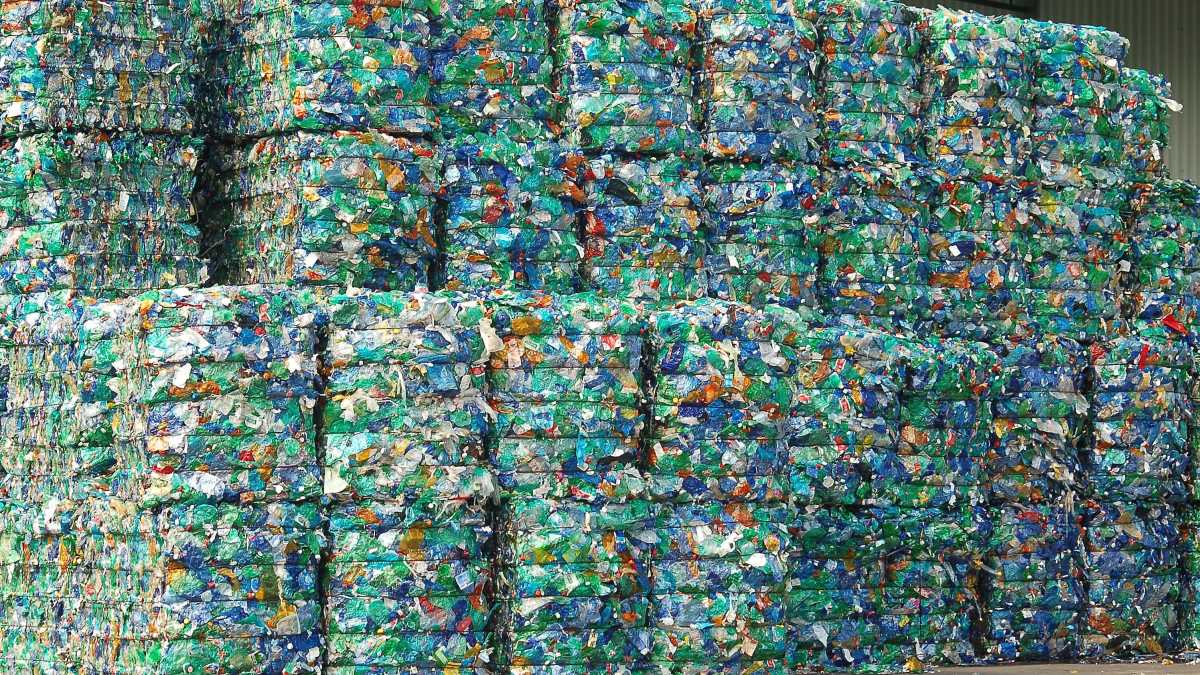 Immagine di Il riciclo della plastica si ferma: impianti chiusi in tutta Italia. Gli imprenditori chiedono aiuto al governo