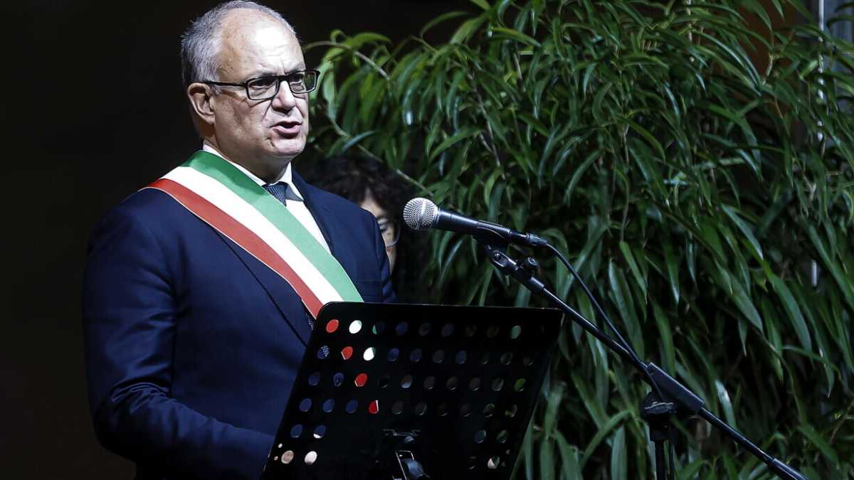 Immagine di Assedio a Gualtieri. Il sindaco parla di povertà e si trincera con i fatti per il bis, tallonato da Raggi&Marino