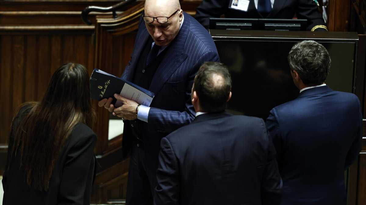 Immagine di Assedio a Crosetto. Su “Strade sicure” sponda tra Lega e La Russa, che dice: "Va rafforzata"