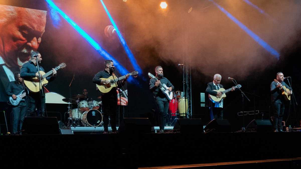Immagine di Pablo Reyes e la lezione gitana dei Gipsy Kings, dove la musica resta umana anche nell’èra dell’Ai