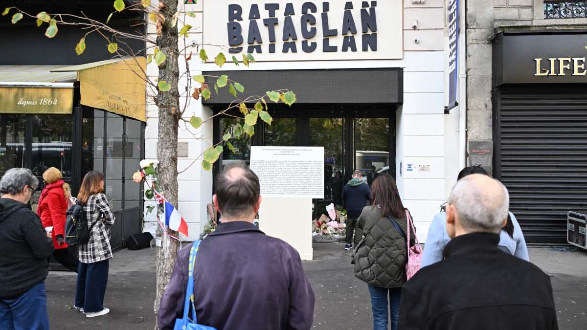 Immagine di Strage del Bataclan, dieci anni dopo. Macron: "Un dolore insensato, ingiusto, insopportabile"