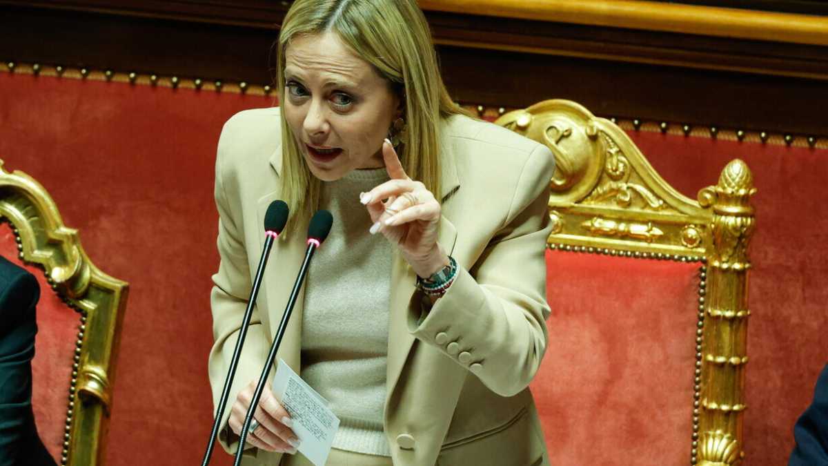 Immagine di Meloni e "le balle" sul referendum. Archivi e teche Rai a setaccio contro le "patacche" di Gratteri. La controffensiva