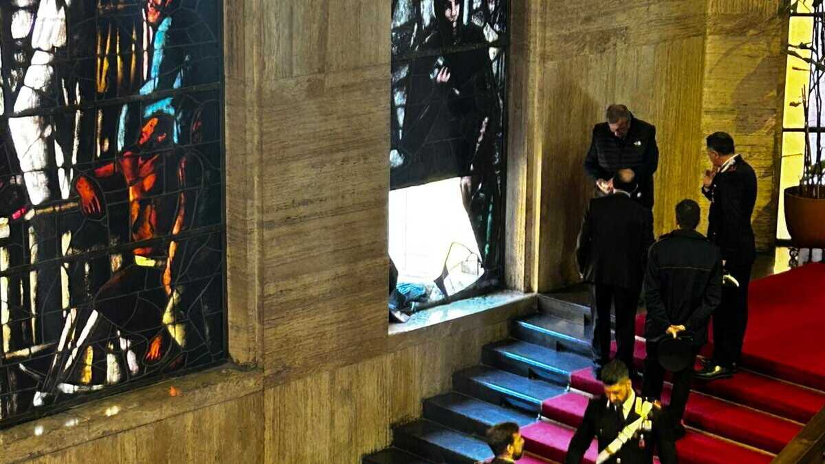 Immagine di Una vetrata di meno. L'incidente al Mimit che ha distrutto una parte dell'opera di Mario Sironi