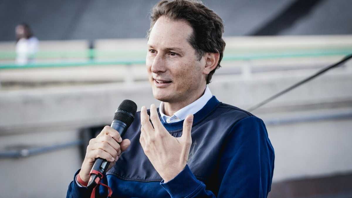 Immagine di Bene in Borsa, male in pista, e ora la strigliata di Elkann ai piloti. Che cosa non va alla Ferrari
