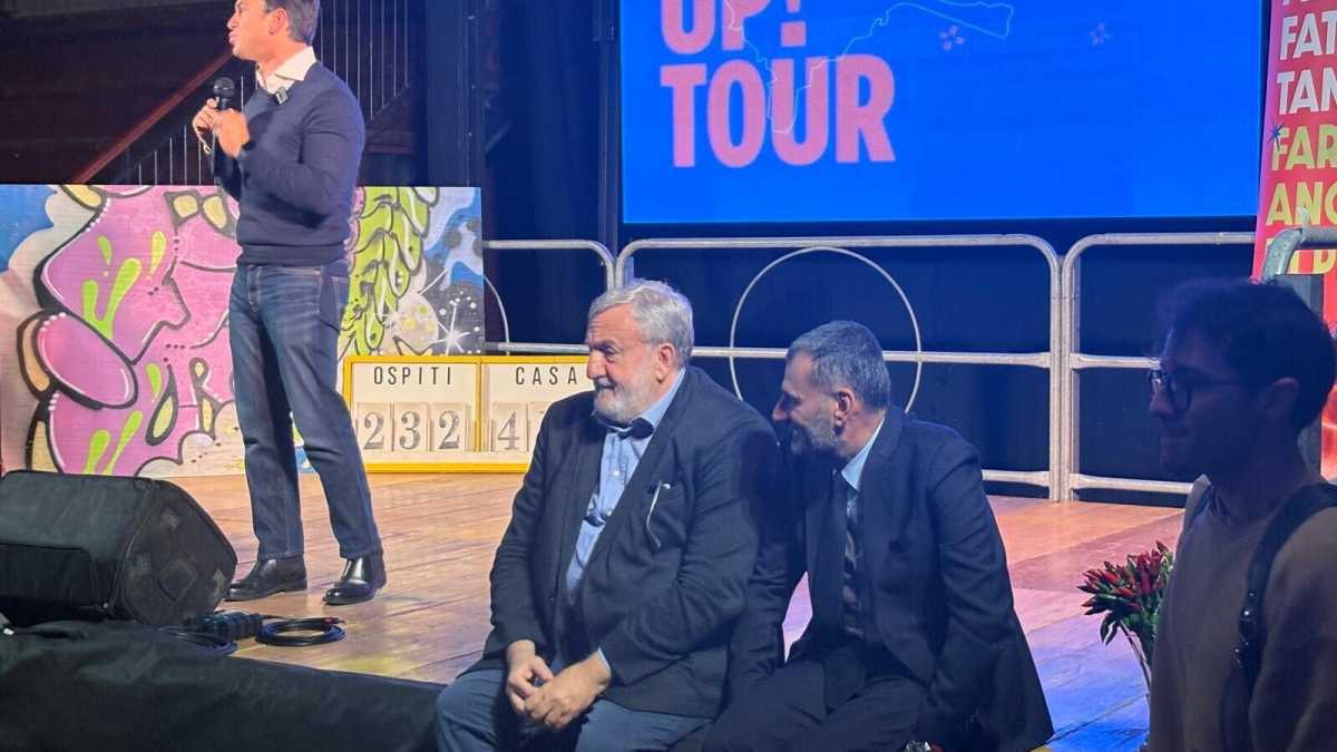 Immagine di La Pace di Bari: Decaro ed Emiliano insieme dopo le tensioni in Puglia. La foto della tregua