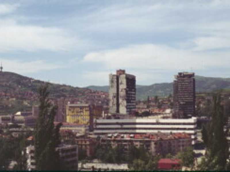 Sarajevo nel maggio '96 dopo l'assedio (foto di Quasimodogeniti su Wikimedia Commons)