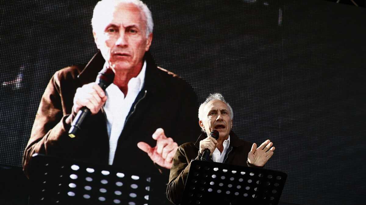 Immagine di Santa Falsità, o Santo Travaglio