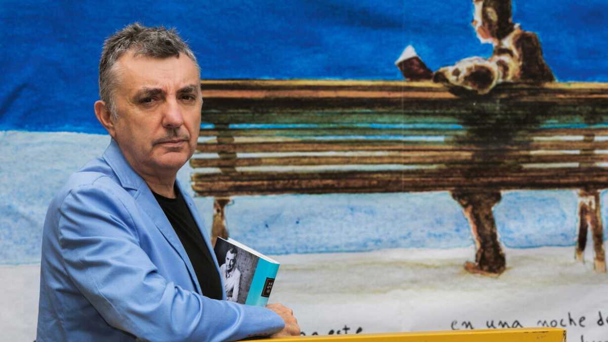 Immagine di Manuel Vilas riflette sulla morte, ma sempre con i piedi piantati per terra