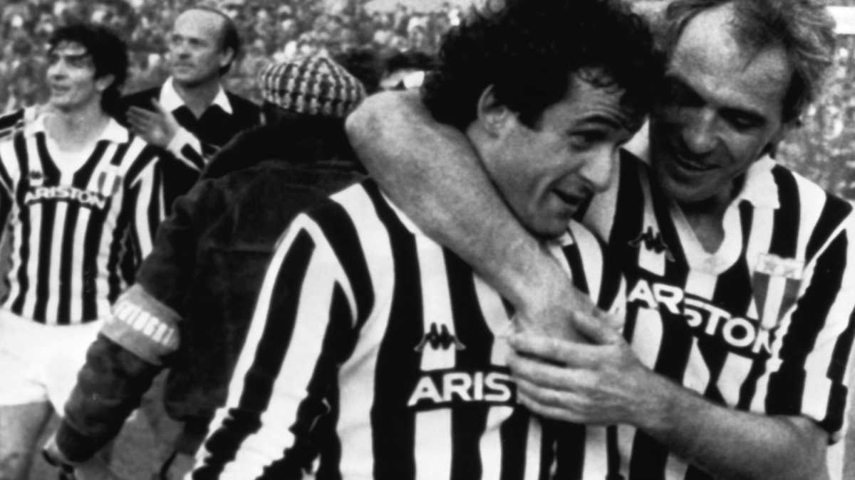 Immagine di Collezionare maglie costa caro: “I prezzi stanno salendo, attenzione ai falsi”